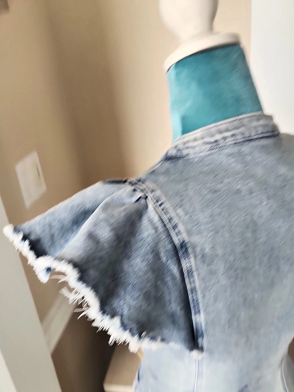 En Saison Denim Flutter Sleeve Button-Front Midi Dress in Blue Xs - Picture 8 of 16